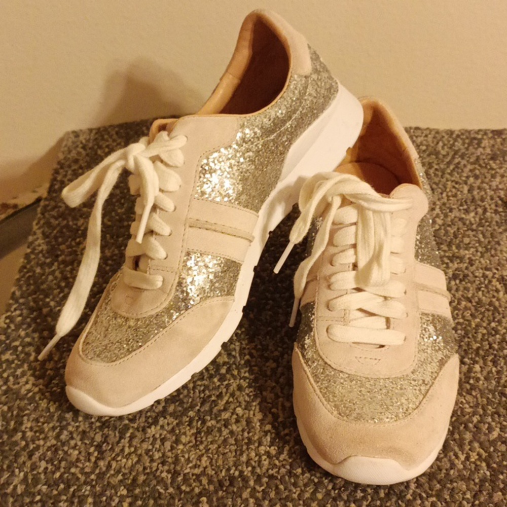 UGG treadlite sneakers size 6.5 SN 1019945 glitter and cream suede